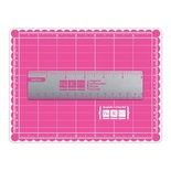 Маленький магнитный коврик и линейка от We R Memory Keepers