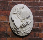 Гіпсова камея від E.В.А. - "Метелик на квітці", 3.6x2.6 см