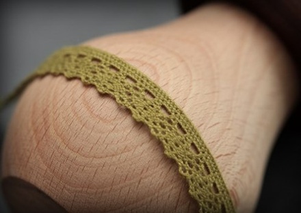 Тасьма мереживна від ScrapBerryʼs -тeмно-зелена, 1,1cм., 2м