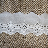 Мереживо шиття, колір білий натуральний, 100% бавовна, ширина 4 см, довжина 45см