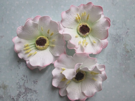 Дикий мак з фоамірану, діаметр 5см, білий з рожевим, 1 шт.