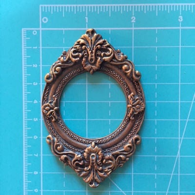 Гіпсова рамка від E.B.А - Кругла, під античне золото, 8.7x5.7см, 1 шт.