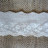 Мереживо шиття, колір білий натуральний, 100% бавовна, ширина 6 см, довжина 45см