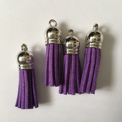 Подвеска - Кисточка из замши с серебристым наконечником, 35х10 мм, цвет фиолетовый