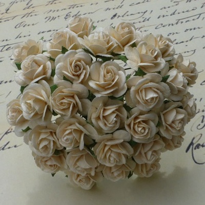 Відкриті троянди, колір слонової кістки темний, діаметр - 10мм, 10 шт.