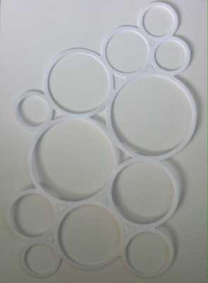 Вырубка из белого картона - Каскад из колец, приблизительные размеры в см: 10,5 x 15,3.