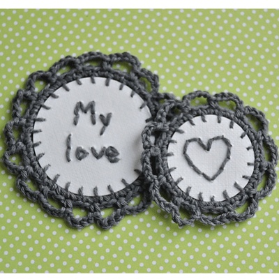 Набор вязаных украшений - тэгов  ручной работы, цвет темно-серый, бумага - белая акварель, My Love