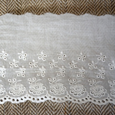Мереживо шиття, колір білий натуральний, 100% бавовна, ширина 11.5см, довжина 45см