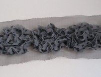 Стрічка сіра з трояндами в горошок, ширина 4 - 6см, довжина 30 см