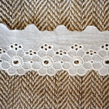 Мереживо шиття, колір білий натуральний, 100% бавовна, ширина 4 см, довжина 45см