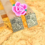 Металлическое украшение "Почтовая марка - Королева Англии", 25х19 мм, 1 шт.