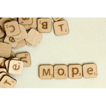 Скрэббл-фишки Бумага-Марака. Слово "Море". 4 буквы