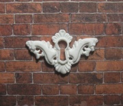 Пластикова прикраса від E.В.A. - Вензель, 3.7x2.2см