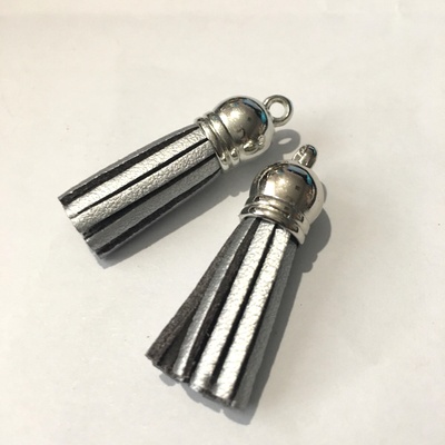 Подвеска - Кисточка из замши с серебристым наконечником, 35х10 мм, цвет серебряный