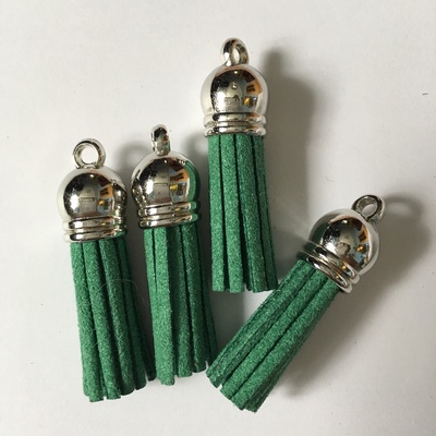 Підвіска - китиця з замші з срібним наконечником 35х10 мм, колір лісової зелений
