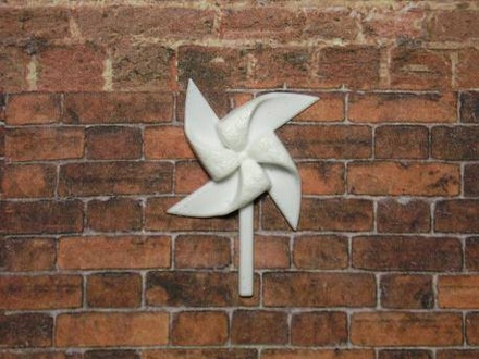 Пластикова прикраса від E.В.А. - Вітрячок, 3.5x2см