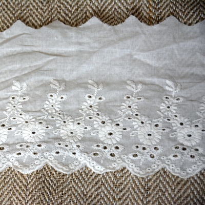 Мереживо шиття, колір білий натуральний, 100% бавовна, ширина 11.5см, довжина 45см