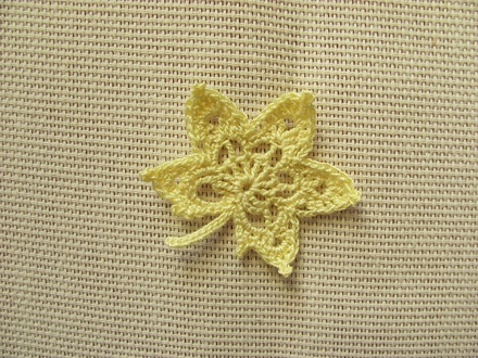 Затишний декор від LESHCHENKO - В’язані ажурні листочки у Набірі "Autumn/ восени", 4 шт.