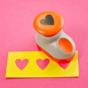 Фигурний дырокол Tonic Studios - Medium Punch Classic Heart - Классическое сердце