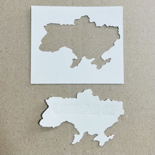 Вирубка із щільного картону (щільність 180 - 250) - контур України з назвою Ukraine, в Набірі 2 елементи (контур і основа)