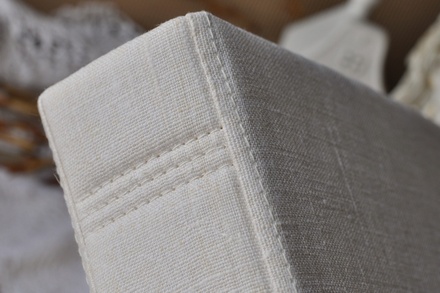 Альбом от Светланы Ковтун в классическом переплете с тканевым покрытием, лен молочный, 30х30 см, 5 разворотов, расст. 7 мм