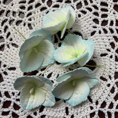 Гортензії з фоамірану з пелюстками з зубчастим краєм, діаметром 35 мм, білий з блакитним, 5шт.