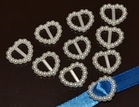 Акриловые украшения Пряжки "Сердце"- жемчужные кремовые 1,7 х1,4 см 10 шт. в уп.