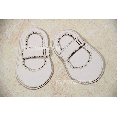 Чипборд Scrapiniec - Взуття босоножки дівчинки без прикрас і застібок широкої з прорізами