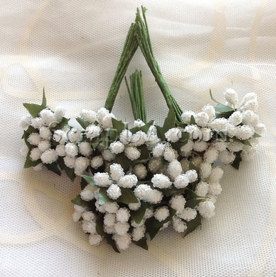 Гілки з напівпрозорими маленькими ягідками, колір білий, 1 пучок з 12 штук