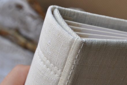 Альбом от Светланы Ковтун в классическом переплете с тканевым покрытием, лен молочный, 15х15 см, 5 разворотов, расст. 7 мм