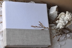 Альбом от Светланы Ковтун в класс. переплете с ткан. покрытием, лен комбинир. гориз. серый и белый, 30х30 см, 6 разворотов, расст. 7 мм