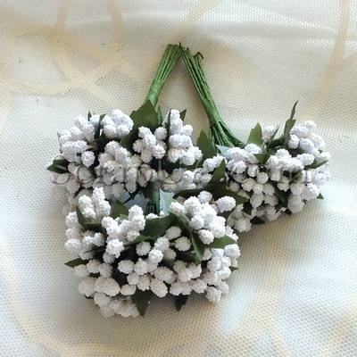 Гілочки з маленькими ягідками, білий колір, 1 пучок з 12 штук