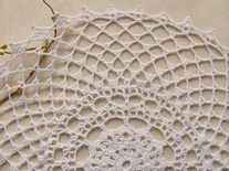 Затишний декор від LESHCHENKO - Вʼязана кругла Серветка "Grid", 30cм, 1шт.