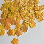 Пайетки объемные в форме цветочков, диаметр 13 мм, цвет оранжевый с перламутром, 30 штук в упаковке