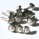 Набір брадсів Eyelet Outlet - Pearl Brads Brads White/Silver, колір білий, у серебристій оправі, 5 мм, 10 штук