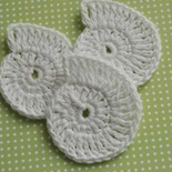 Вʼязана мушля ручної роботи, колір білий, розмір 4х5см, бавовна/льон