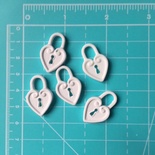 Пластиковое украшение от Е.В.A. - Замочек, 2.5х1.5см, 1 шт.