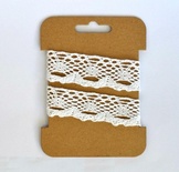 Мереживна стрічка бавовняна від ScrapBerryʼs, біла. Розміри: 2,5см х 2м