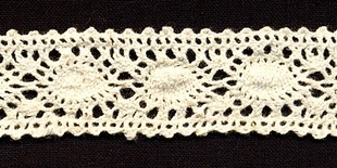 Кружево вязаное, цвет бежевый, ширина 26 мм, длина 90 см