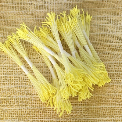 Тайские тычинки с удлиненными светло-желтыми головками, в пучке 46-52 шт.