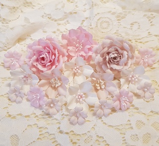 Квіти з тканини (18 шт.), розмір 1,5см - 4.5см, рожево-пудровий