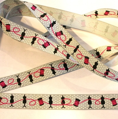 Стрічка Eyelet Outlet - Sewing Ribbon, ширина 18 мм, довжина 90 см