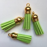 Підвіска - китиця з замші з золотим наконечником, 35х10 мм, колір салатовий
