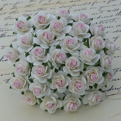 Открытые розочки, цвет белый с нежно-розовой серединкой, диаметр - 10мм, 10 шт.