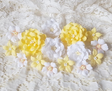 Набір квітів з тканини (15шт.), жовто-білий, 2,5 см - 4,5 см