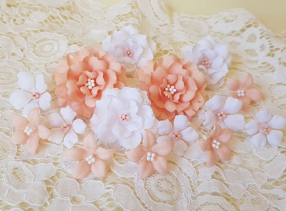 Набір квітів з тканини (15шт.), персиково-білий, 2,5 см - 4,5 см