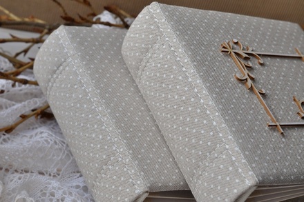 Альбом от Светланы Ковтун в классическом переплете с тканевым покрытием, лен горошек, 20х20 см, 5 разворотов, расст. 7 мм