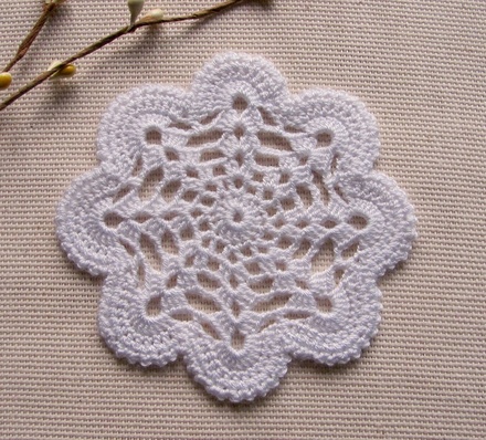 Уютный декор от LESHCHENKO-Вязаный круглый  ажурный мотив "Snowy" , 9,5см,  1шт