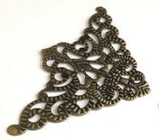 Куточок декоративний, колір стара латунь, 56x56 мм