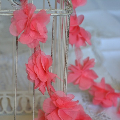 Стрічка з квітами із шифону, колір коралово-рожевий, 6 квіток